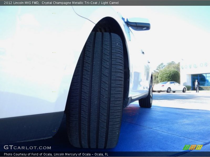 Crystal Champagne Metallic Tri-Coat / Light Camel 2012 Lincoln MKS FWD