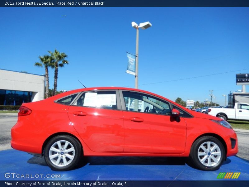 Race Red / Charcoal Black 2013 Ford Fiesta SE Sedan