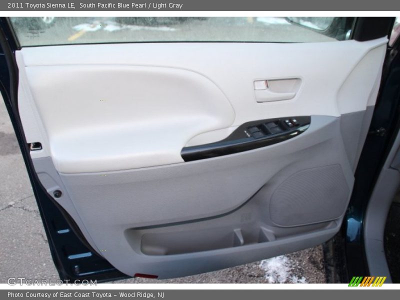 South Pacific Blue Pearl / Light Gray 2011 Toyota Sienna LE