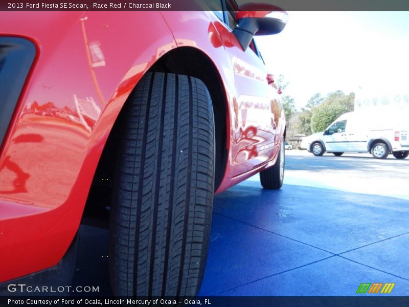 Race Red / Charcoal Black 2013 Ford Fiesta SE Sedan