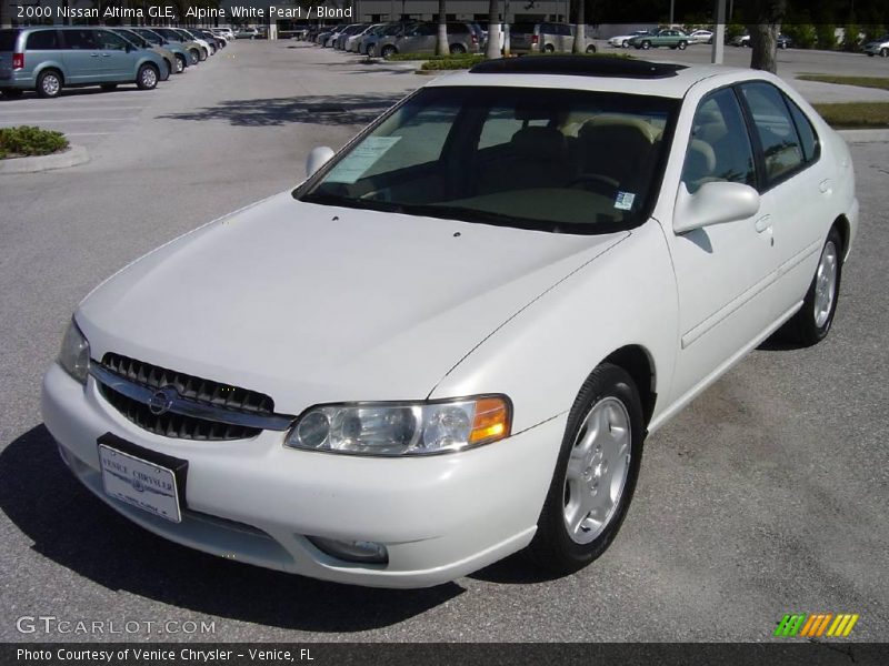 Alpine White Pearl / Blond 2000 Nissan Altima GLE