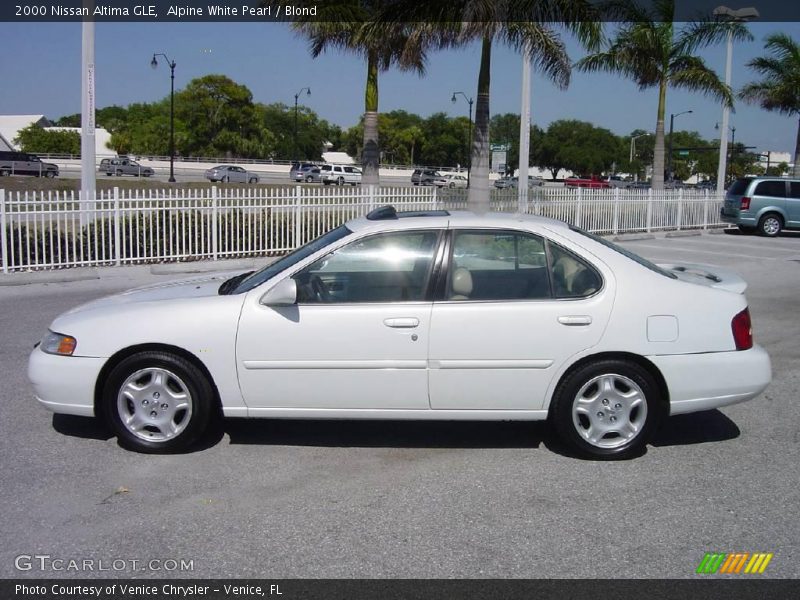 Alpine White Pearl / Blond 2000 Nissan Altima GLE