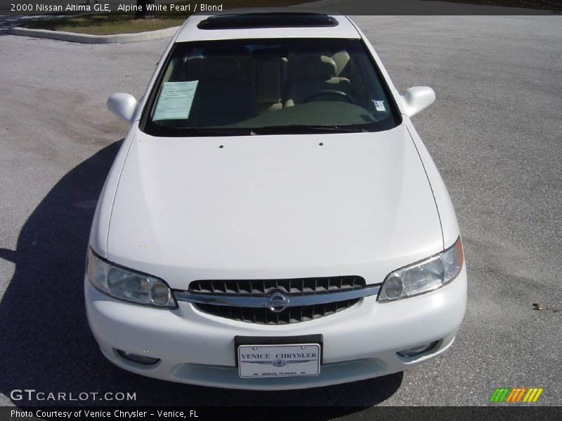 Alpine White Pearl / Blond 2000 Nissan Altima GLE