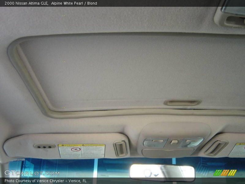 Alpine White Pearl / Blond 2000 Nissan Altima GLE