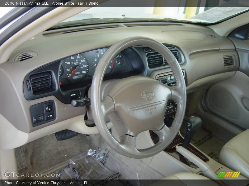 Alpine White Pearl / Blond 2000 Nissan Altima GLE