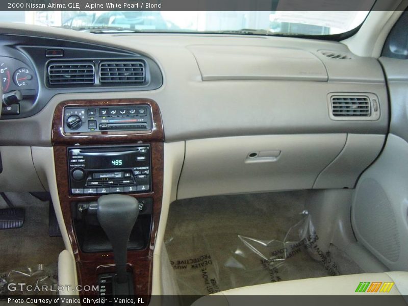 Alpine White Pearl / Blond 2000 Nissan Altima GLE