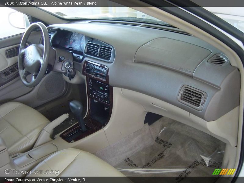 Alpine White Pearl / Blond 2000 Nissan Altima GLE
