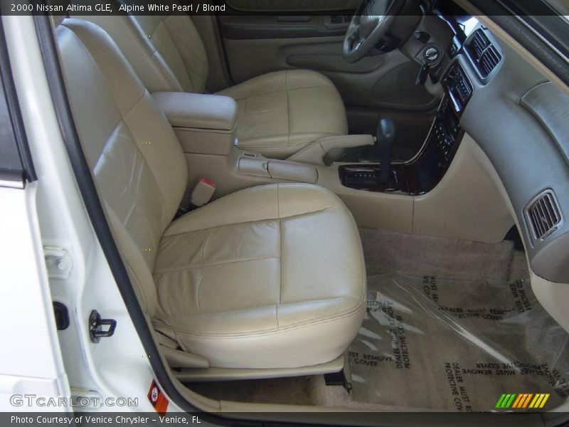 Alpine White Pearl / Blond 2000 Nissan Altima GLE