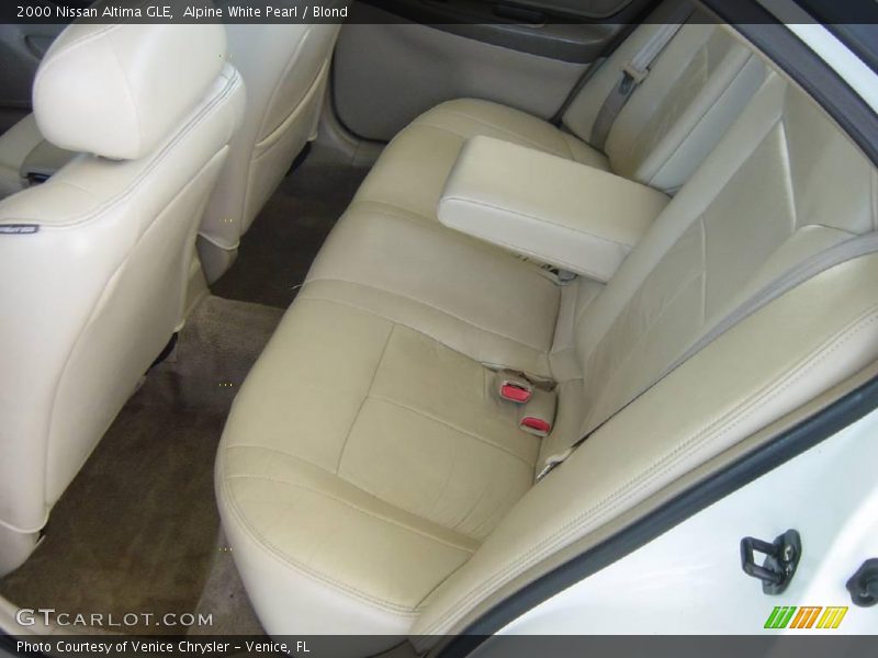 Alpine White Pearl / Blond 2000 Nissan Altima GLE