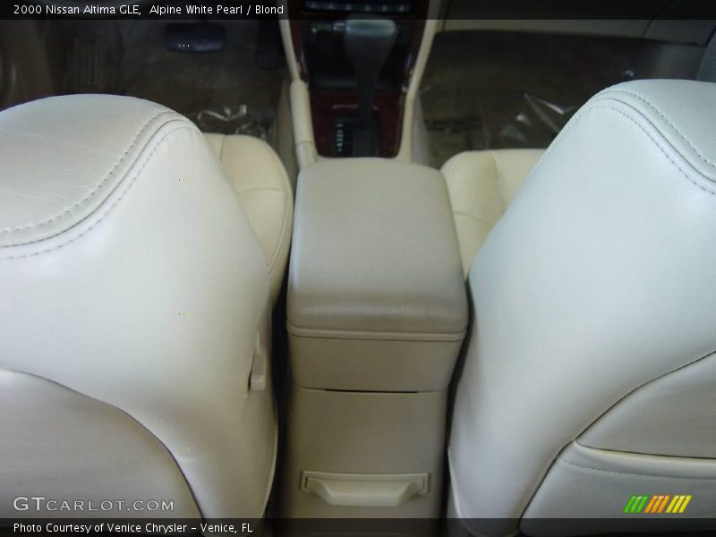 Alpine White Pearl / Blond 2000 Nissan Altima GLE