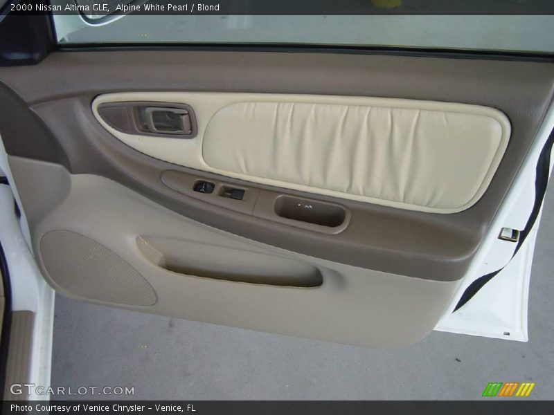 Alpine White Pearl / Blond 2000 Nissan Altima GLE