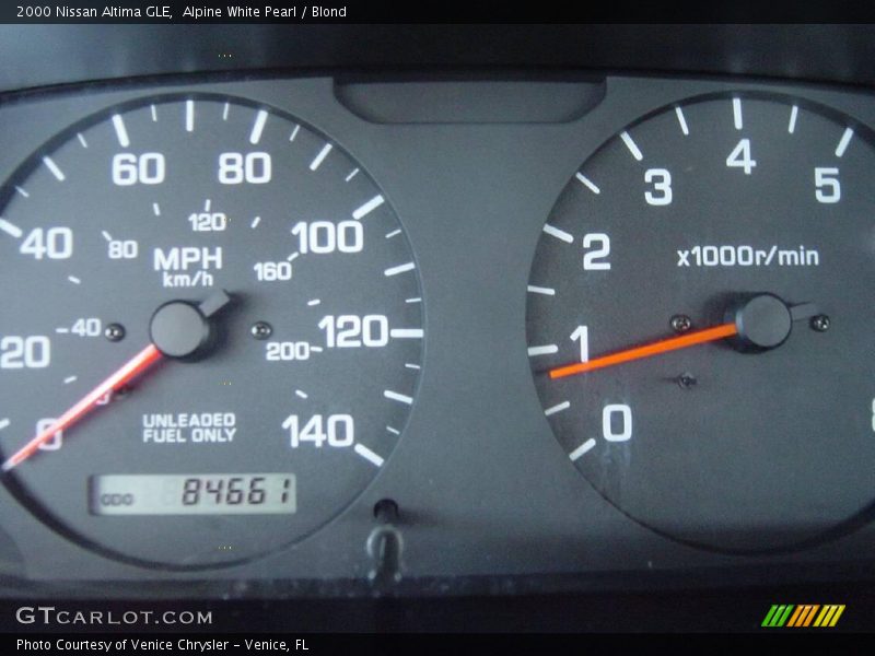 Alpine White Pearl / Blond 2000 Nissan Altima GLE