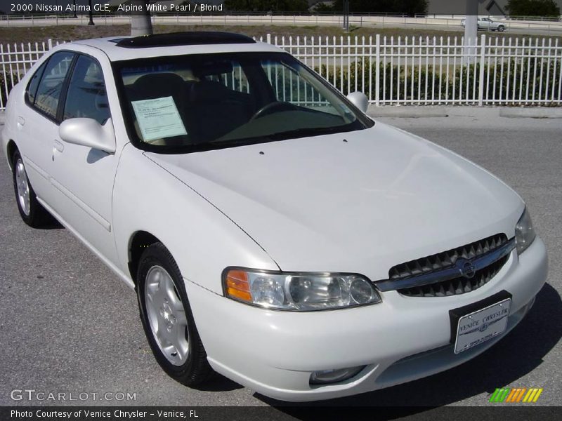 Alpine White Pearl / Blond 2000 Nissan Altima GLE