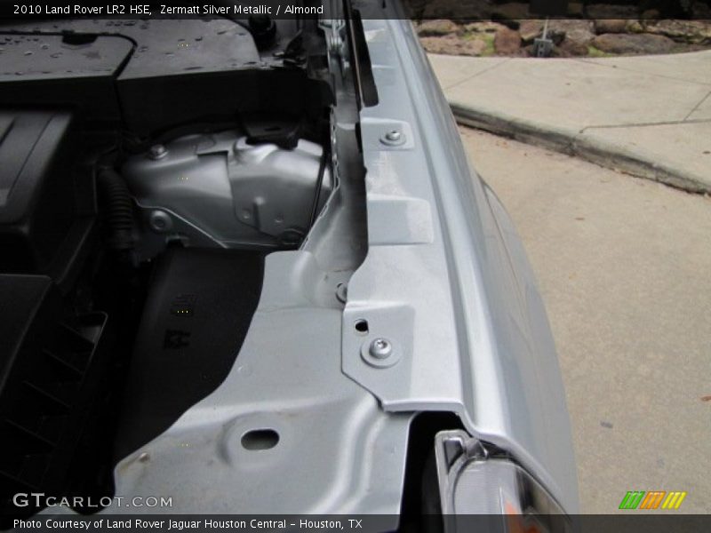 Zermatt Silver Metallic / Almond 2010 Land Rover LR2 HSE