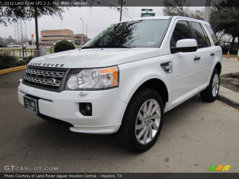 Fuji White / Almond 2012 Land Rover LR2 3.2