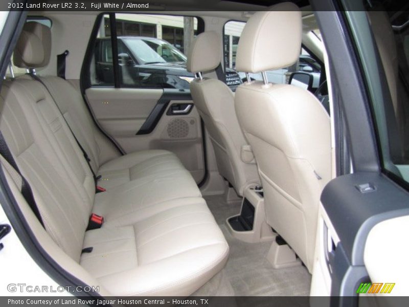 Fuji White / Almond 2012 Land Rover LR2 3.2