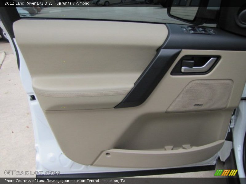 Fuji White / Almond 2012 Land Rover LR2 3.2