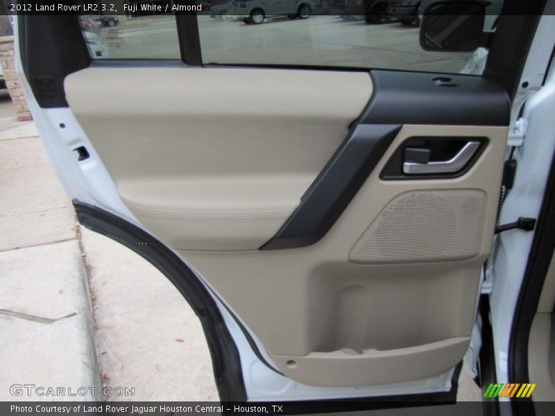 Fuji White / Almond 2012 Land Rover LR2 3.2
