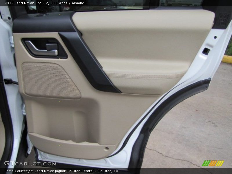 Fuji White / Almond 2012 Land Rover LR2 3.2