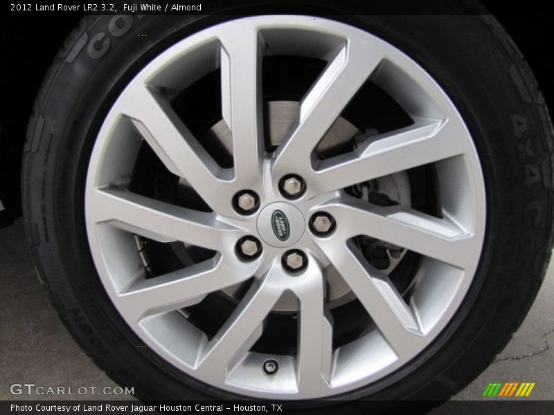Fuji White / Almond 2012 Land Rover LR2 3.2