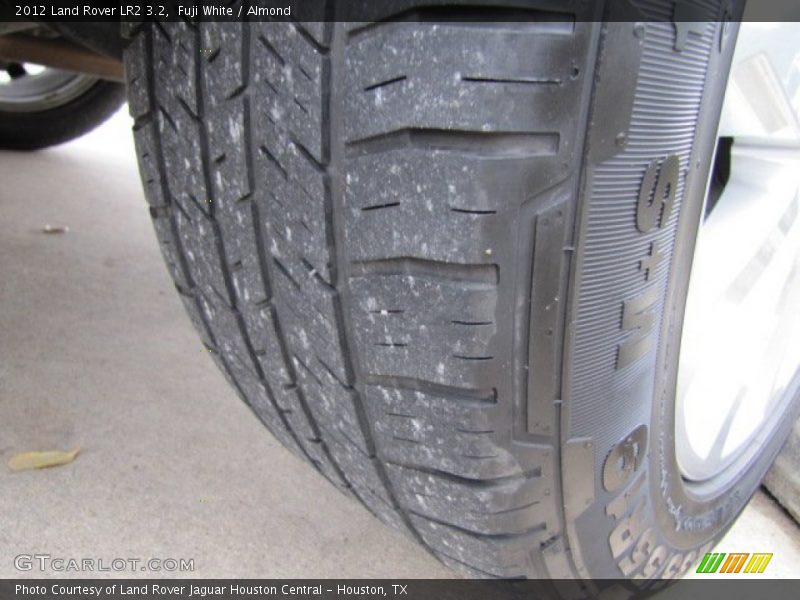 Fuji White / Almond 2012 Land Rover LR2 3.2