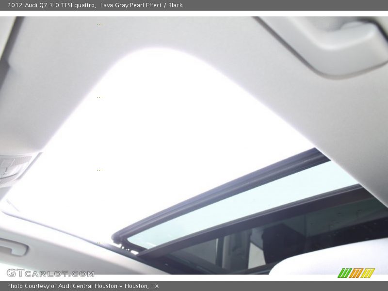 Sunroof of 2012 Q7 3.0 TFSI quattro