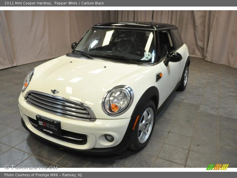 Pepper White / Carbon Black 2011 Mini Cooper Hardtop