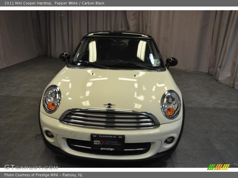 Pepper White / Carbon Black 2011 Mini Cooper Hardtop