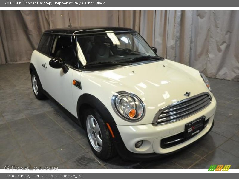 Pepper White / Carbon Black 2011 Mini Cooper Hardtop