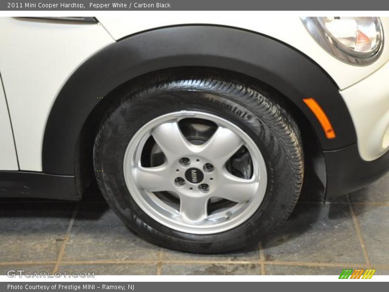 Pepper White / Carbon Black 2011 Mini Cooper Hardtop