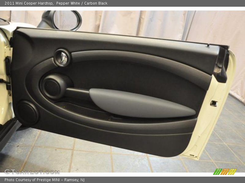 Pepper White / Carbon Black 2011 Mini Cooper Hardtop