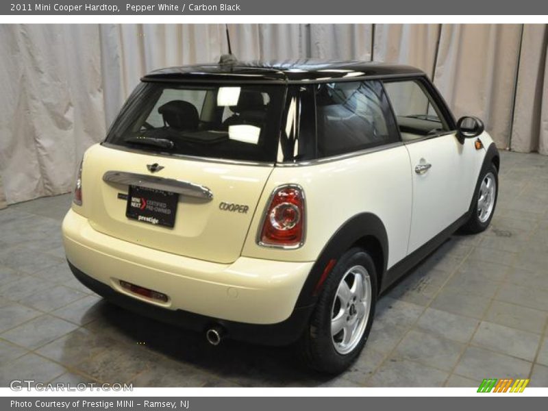 Pepper White / Carbon Black 2011 Mini Cooper Hardtop
