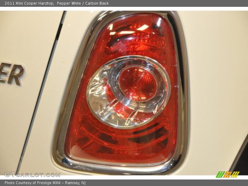 Pepper White / Carbon Black 2011 Mini Cooper Hardtop
