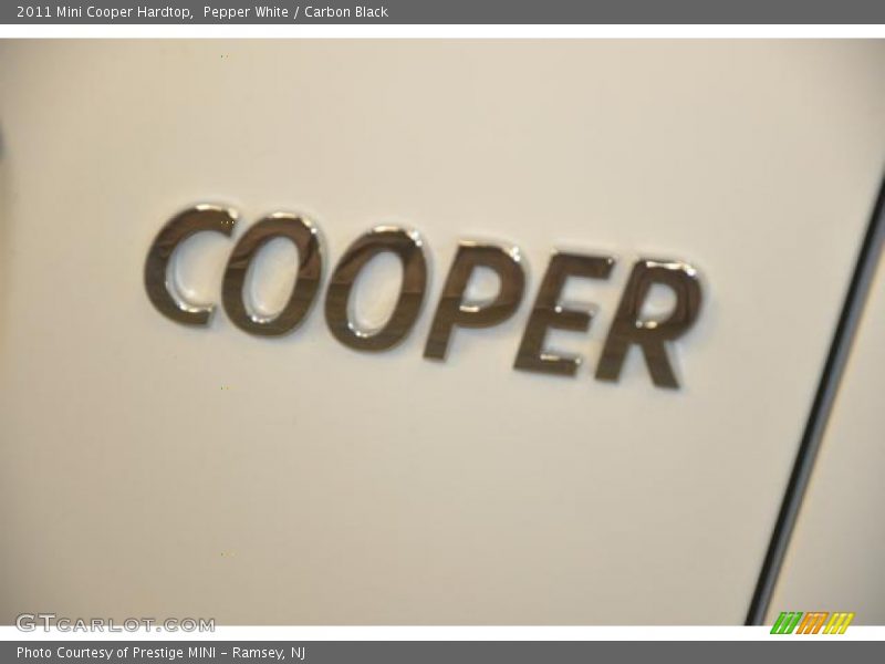 Pepper White / Carbon Black 2011 Mini Cooper Hardtop