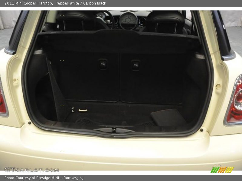 Pepper White / Carbon Black 2011 Mini Cooper Hardtop