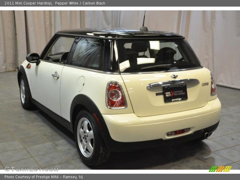 Pepper White / Carbon Black 2011 Mini Cooper Hardtop