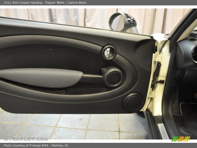 Pepper White / Carbon Black 2011 Mini Cooper Hardtop