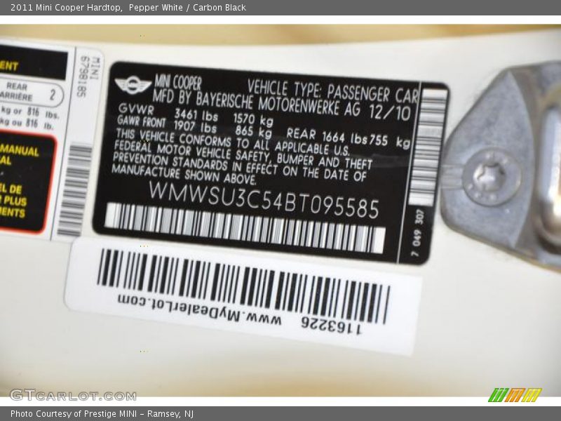 Pepper White / Carbon Black 2011 Mini Cooper Hardtop
