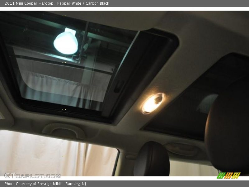 Pepper White / Carbon Black 2011 Mini Cooper Hardtop