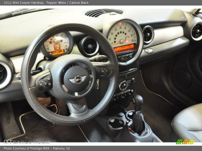 Pepper White / Carbon Black 2011 Mini Cooper Hardtop