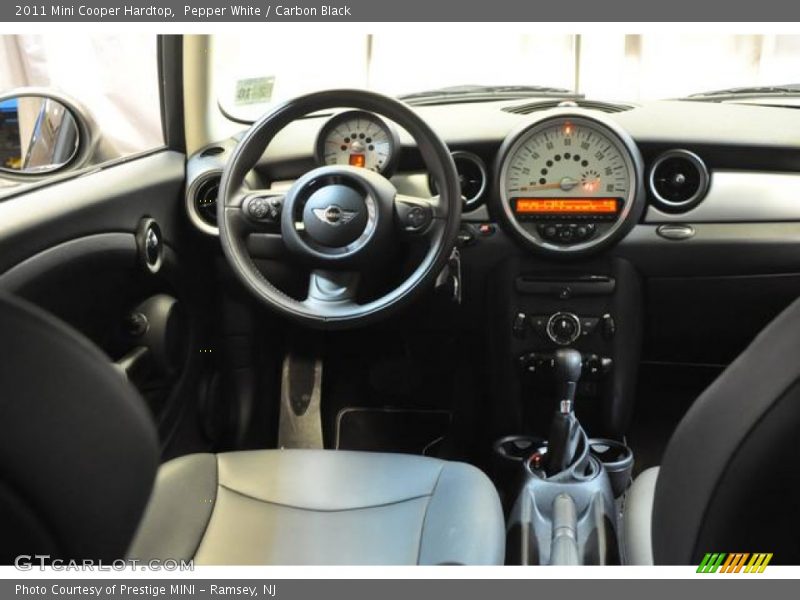 Pepper White / Carbon Black 2011 Mini Cooper Hardtop