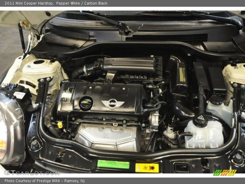 Pepper White / Carbon Black 2011 Mini Cooper Hardtop