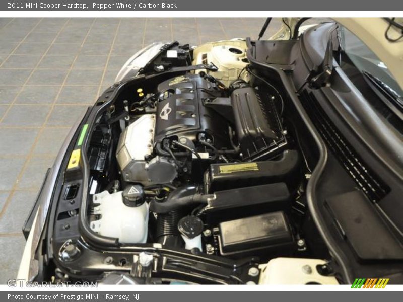 Pepper White / Carbon Black 2011 Mini Cooper Hardtop