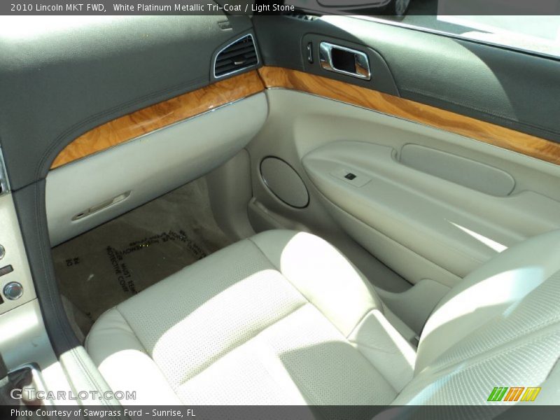 White Platinum Metallic Tri-Coat / Light Stone 2010 Lincoln MKT FWD