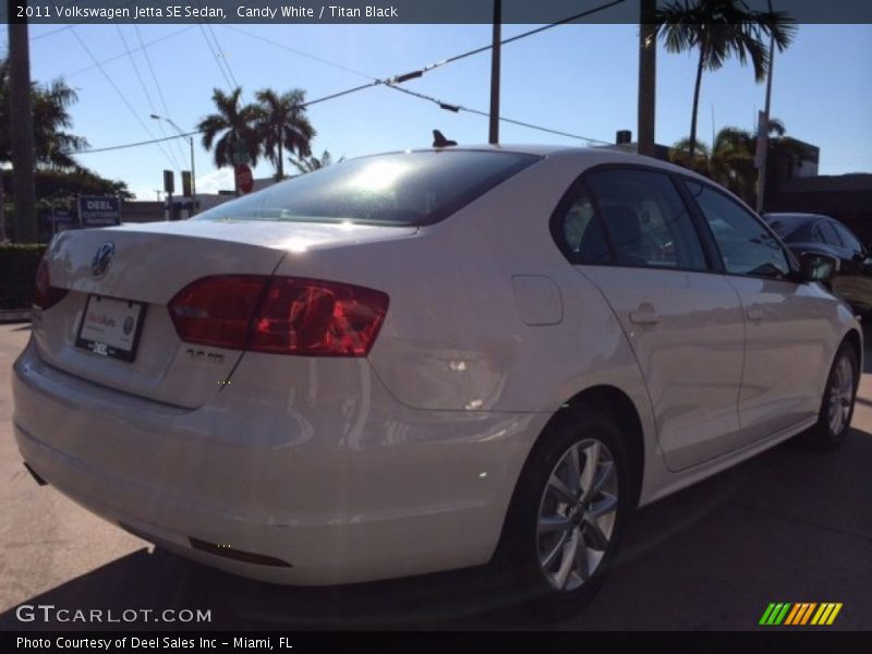 Candy White / Titan Black 2011 Volkswagen Jetta SE Sedan