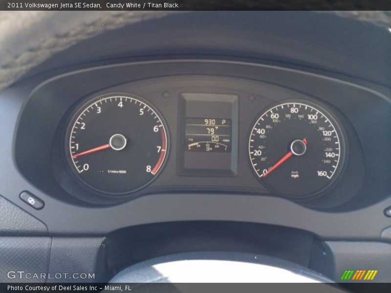 Candy White / Titan Black 2011 Volkswagen Jetta SE Sedan