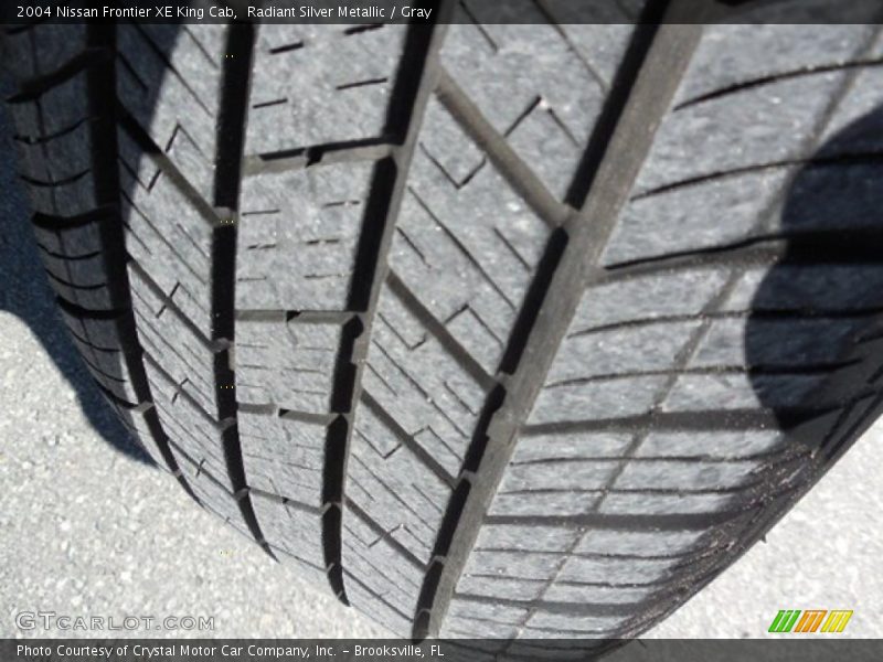 Radiant Silver Metallic / Gray 2004 Nissan Frontier XE King Cab