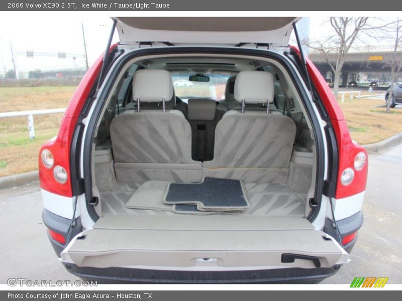 Ice White / Taupe/Light Taupe 2006 Volvo XC90 2.5T