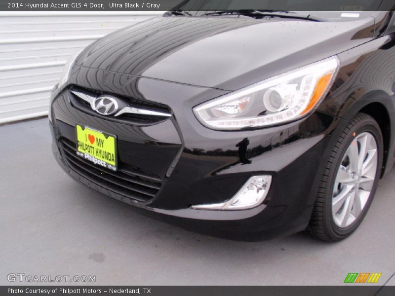 Ultra Black / Gray 2014 Hyundai Accent GLS 4 Door