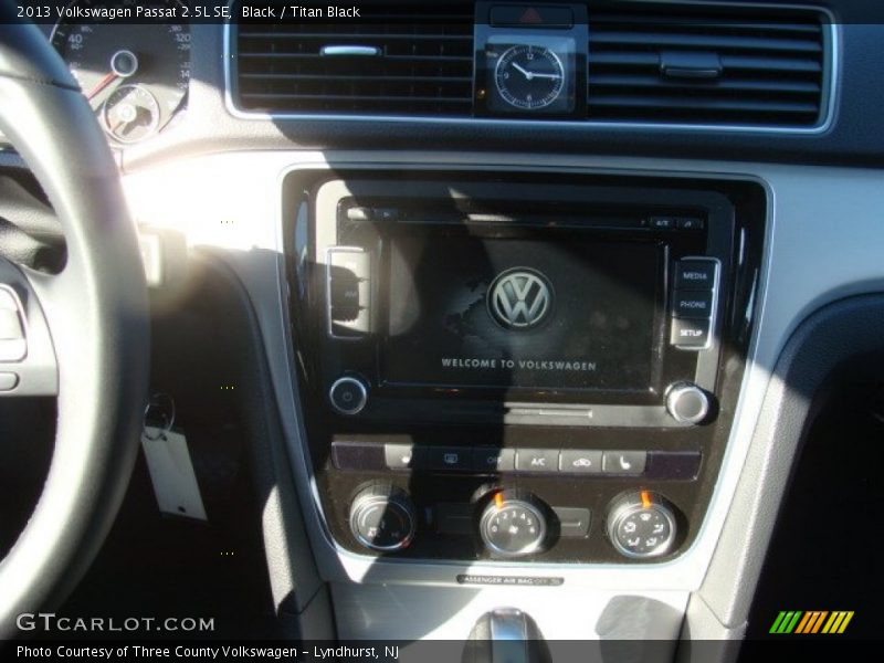 Black / Titan Black 2013 Volkswagen Passat 2.5L SE